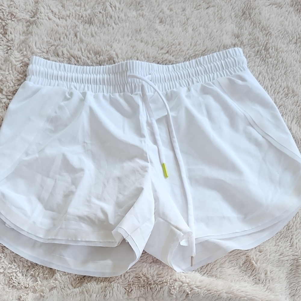 Zyoa White Flow Shorts